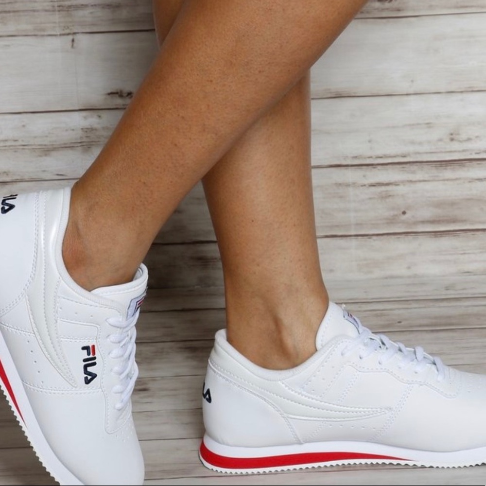 Retro Fila sneakers white, red, and navy size 8